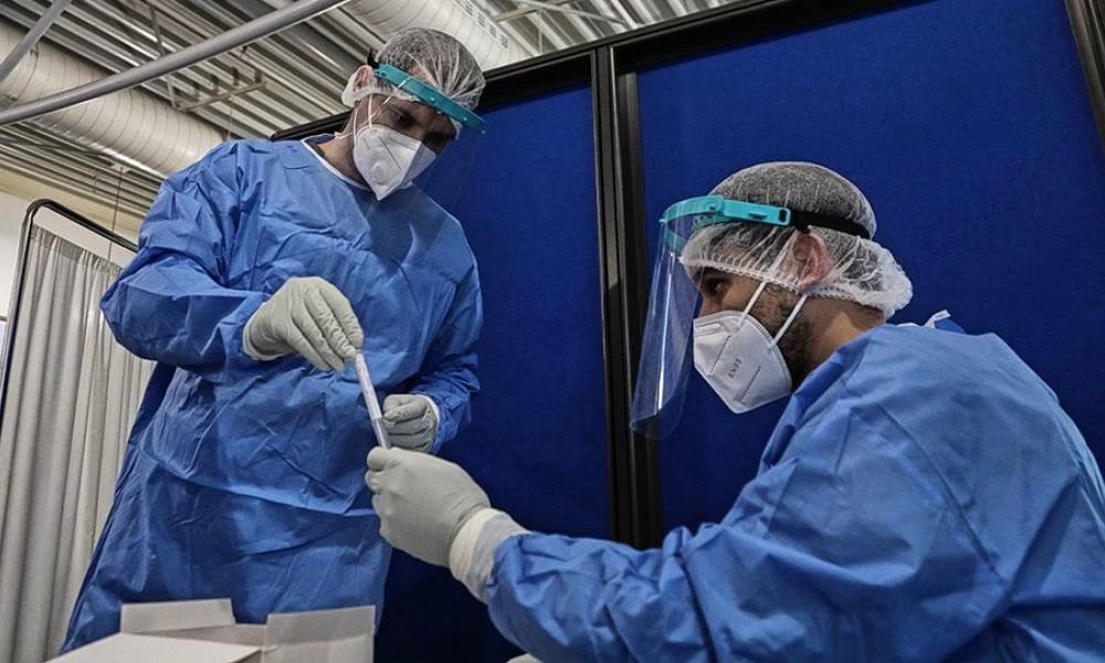 Κορονοϊός: Ημέρα- σοκ με 3.465 νέα κρούσματα και 56 νεκρούς
